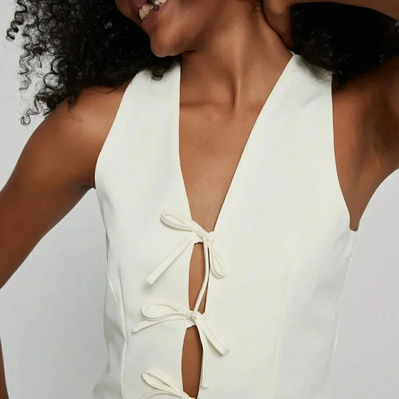 Apricot Casual Women's Summer Solid Color V-Neck Knotted Tank Top - Picture 6 of 6